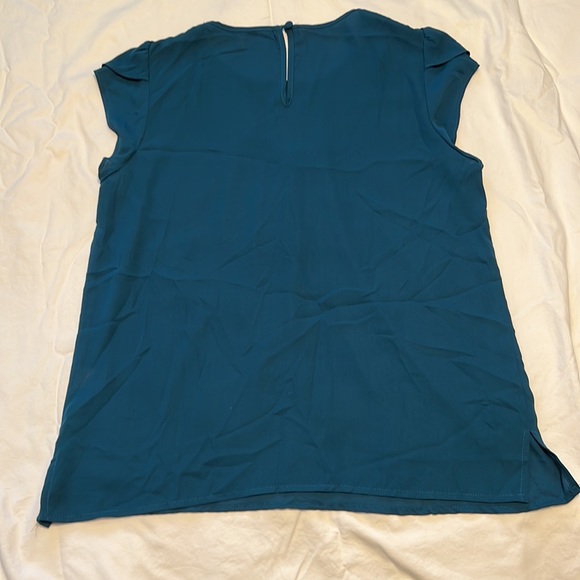 Fun2Fun Turquoise Pleated Front Capped Sleeves & Button Hole Back Blouse - Picture 2 of 5